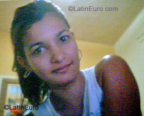 Date this charming Brazil girl Francielle from Rio de Janeiro B-167