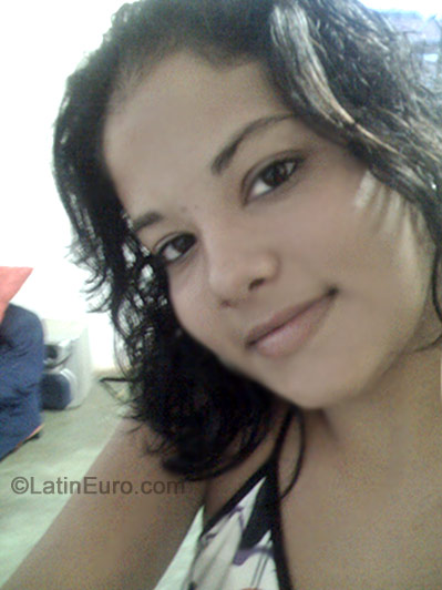 Date this happy Brazil girl Carolina from Barretos B-235