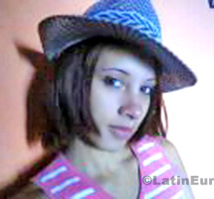 Date this georgeous Brazil girl Cintia from Salvador B-43