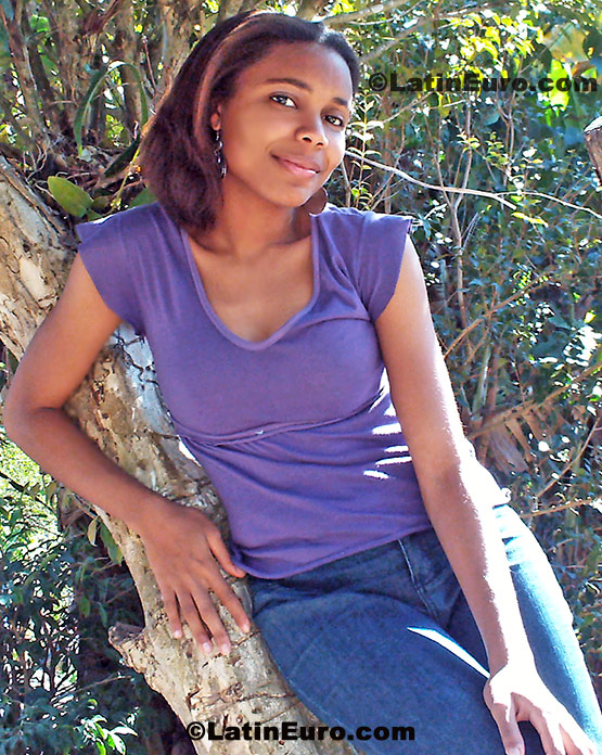 Date this happy Brazil girl Karen from Sao Paulo B-78