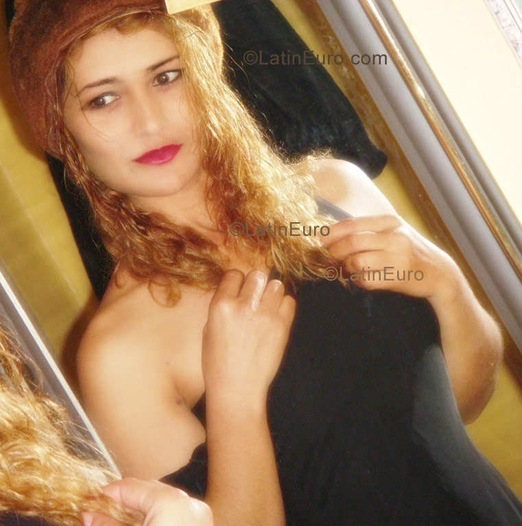 Date this sultry Brazil girl Cristeane from  B1001