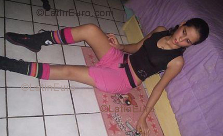 Date this nice looking Brazil girl Dandara from Teresina B1003