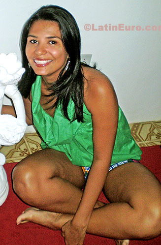 Date this hot Brazil girl Kellen from Salvador B103