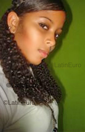 Date this georgeous Brazil girl Mariana from Aracaju B1066