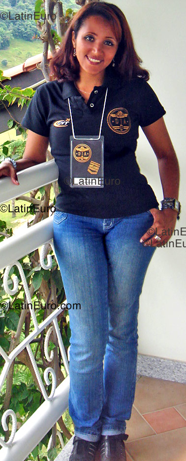 Date this stunning Brazil girl Fabiola from Campo Magro B1221