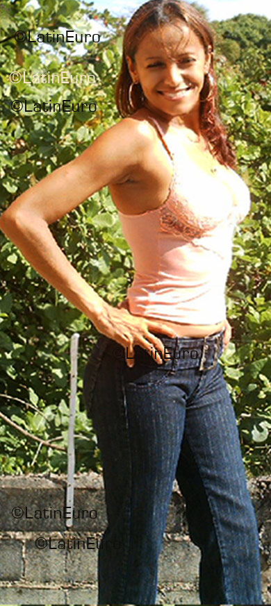 Date this gorgeous Brazil girl Maria from Maceio B1290