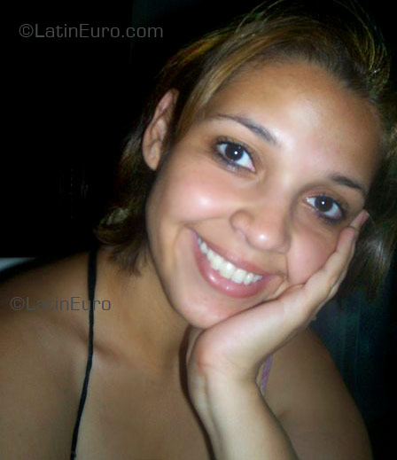 Date this delightful Brazil girl Janaina from Rio Verde B1310
