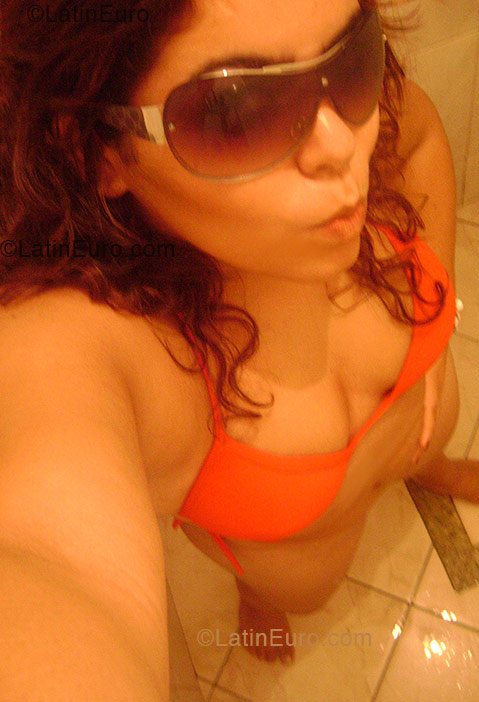 Date this exotic Brazil girl Nayara- from Campinas B1329