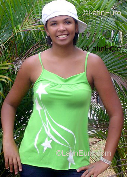 Date this tall Brazil girl Nilcileia from Itaperuna B1368