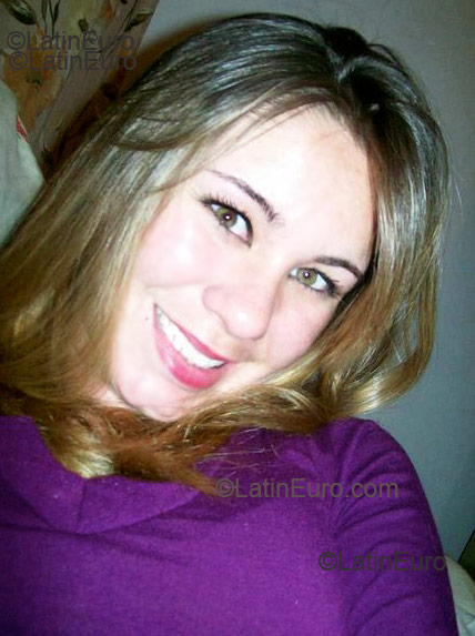 Date this charming Brazil girl Simony from Barueri B1502