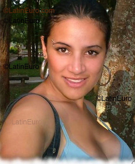 Date this delightful Brazil girl Celina from Pindamonhagaba B1556