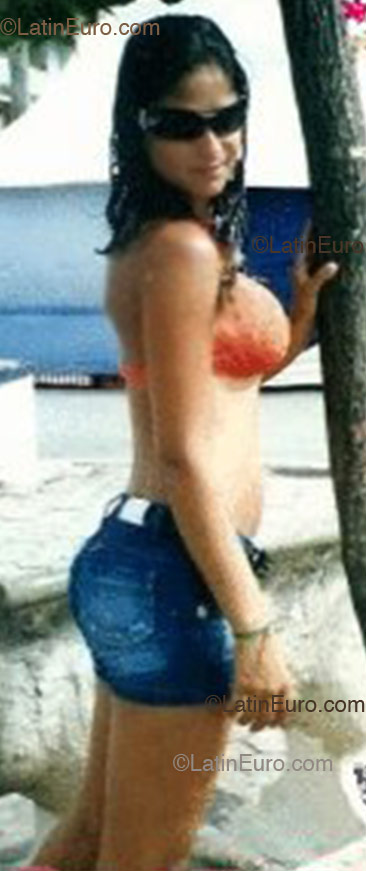 Date this gorgeous Brazil girl Erika from Mantena B1573