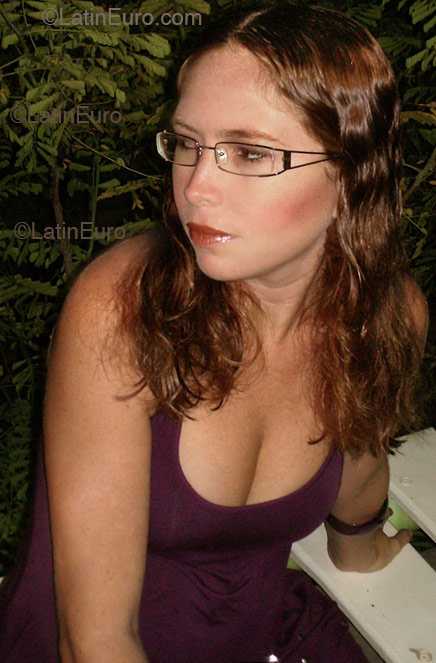 Date this happy Brazil girl Kelly from Mossoro B1585