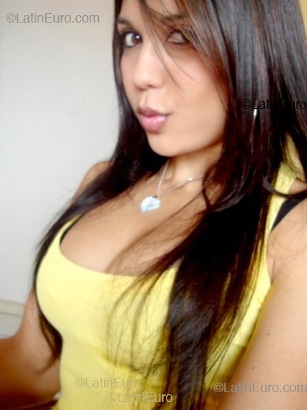 Date this gorgeous Brazil girl Raphaella from Rio de Janeiro B1676