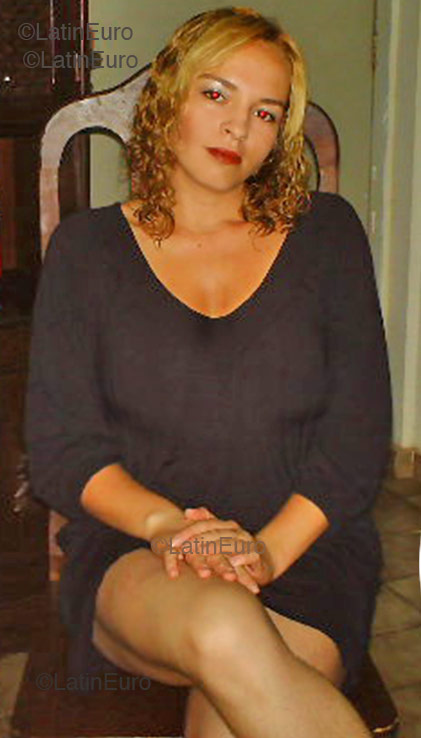 Date this hot Brazil girl Eliza from SANTA LUZIA B1705