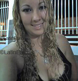 Date this attractive Brazil girl Ahagiani from Auriflama B1709
