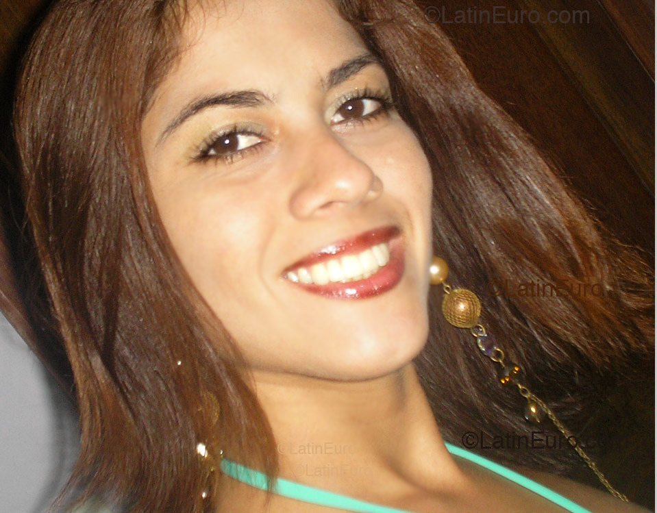 Date this gorgeous Brazil girl Luanna from Belem B1714
