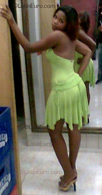 Date this charming Brazil girl Amanda from Duque de Caxias B1750