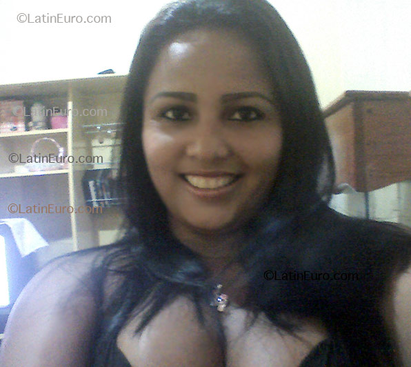 Date this gorgeous Brazil girl Ellen from Macapa B1760