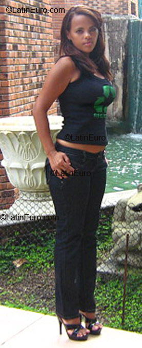 Date this georgeous Brazil girl Alexandra from Recife B1866