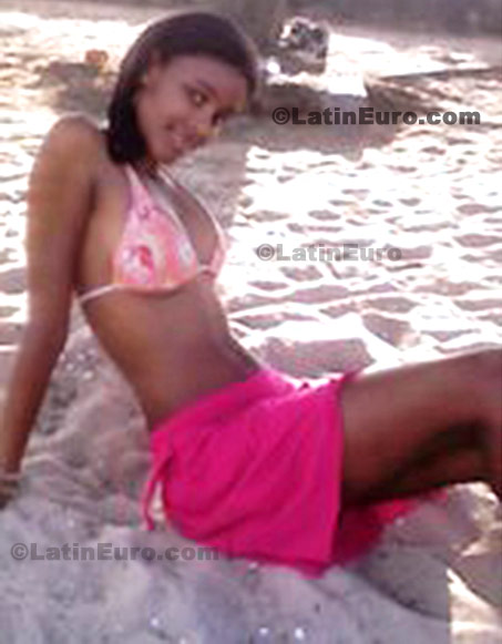 Date this sultry Brazil girl Lilia from Ubatuba B190