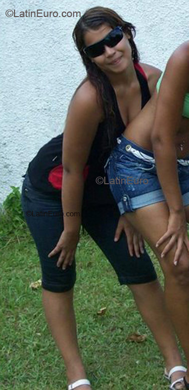 Date this good-looking Brazil girl Sheyline from Rio de Janeiro B1923