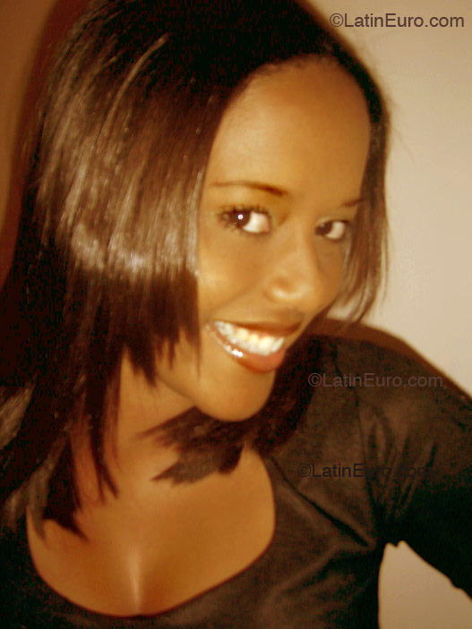 Date this lovely Brazil girl Taina from Serra B2057