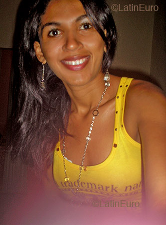 Date this foxy Brazil girl Stefani from  B2098