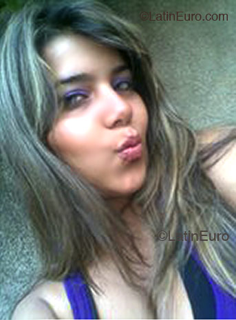 Date this funny Brazil girl Anny from Teresina B2130