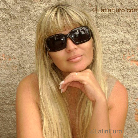 Date this gorgeous Brazil girl Vera from Vila Velha B2162