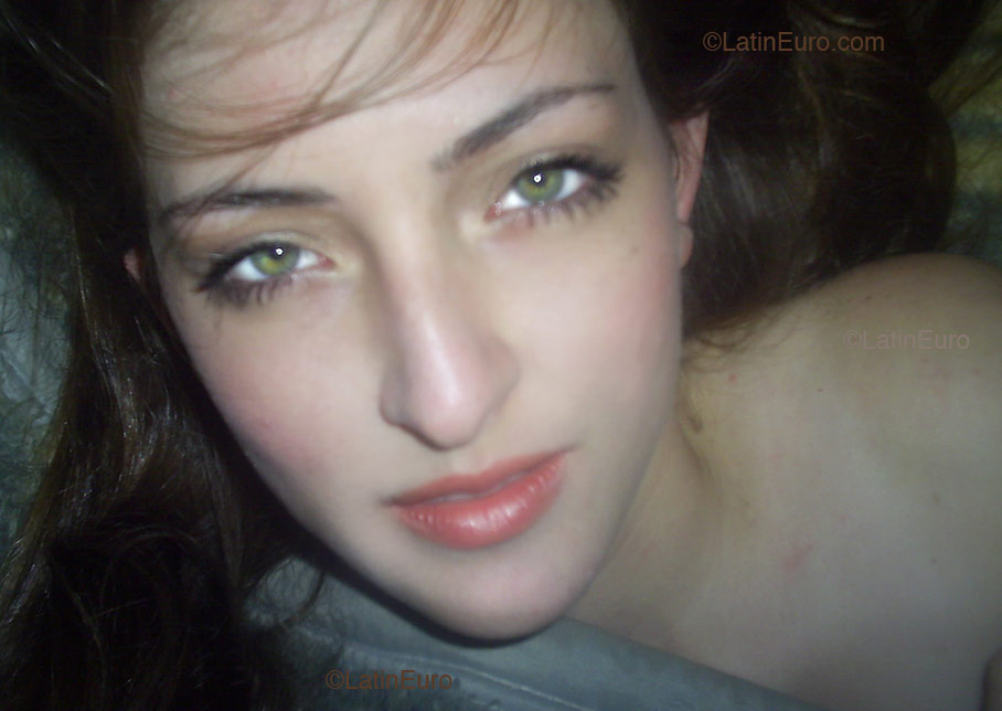 Date this beautiful Brazil girl Aline from  B2167