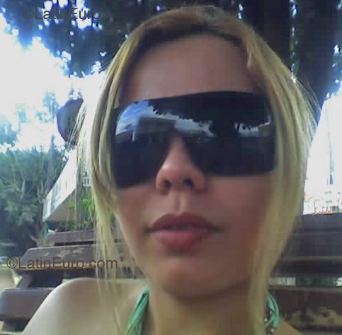 Date this foxy Brazil girl Kelly from  B2200