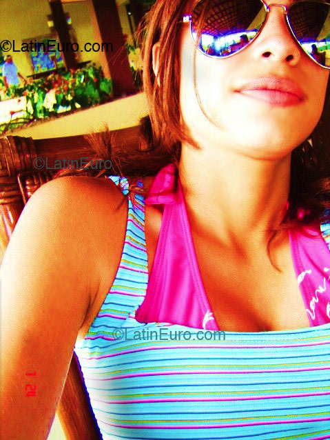 Date this nice looking Brazil girl Heloisa from Brasilia B2204