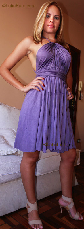 Date this hot Brazil girl Janaina from RIO DE JANEIRO B2290