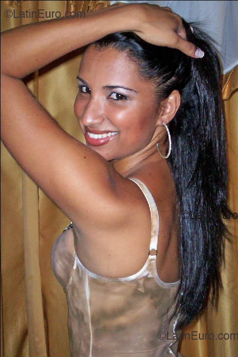 Date this sensual Brazil girl Alessandra from  B2337