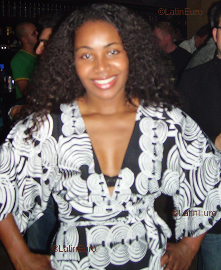 Date this attractive Brazil girl Irailde from  B2376