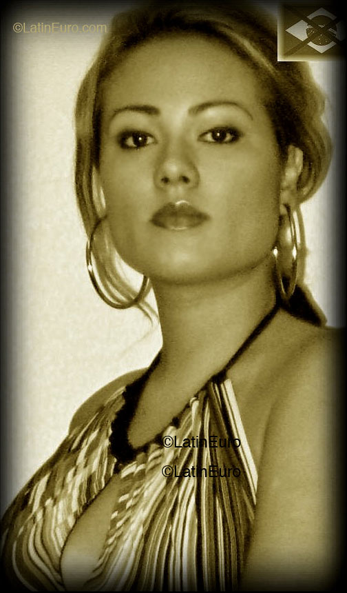 Date this funny Brazil girl Carolina from Santos B1596