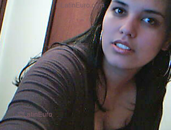 Date this attractive Brazil girl Morenah from  B2497