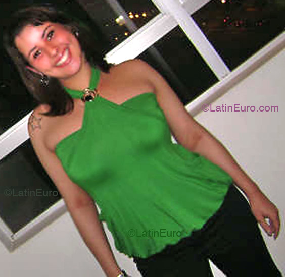 Date this pretty Brazil girl Thais from Curitiba  B2513