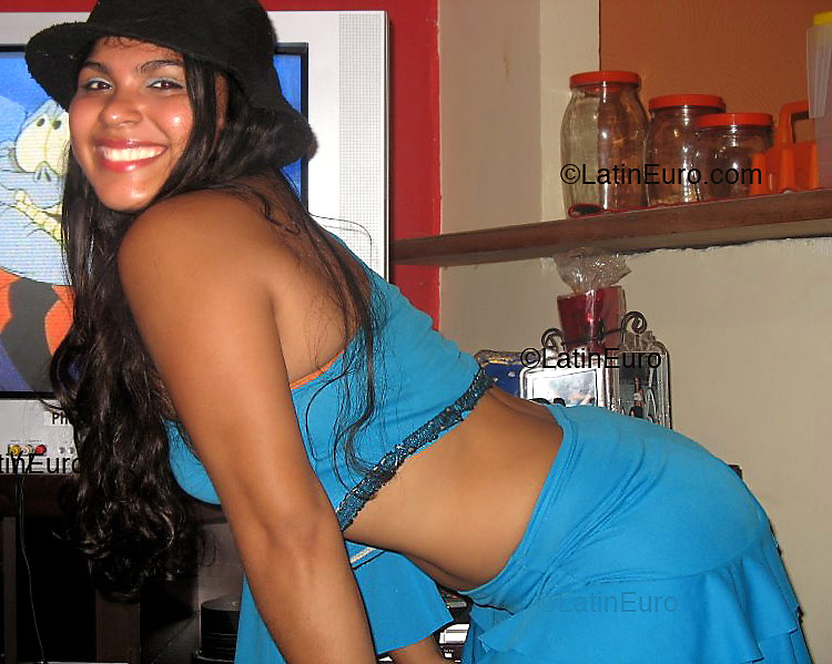 Date this nice looking Brazil girl Tatiane from MANAUS B2543