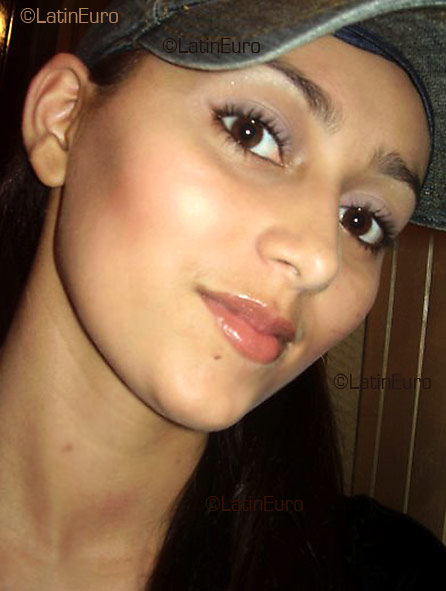 Date this voluptuous Brazil girl Hadala from VERA B2637