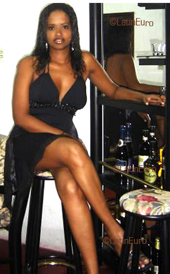 Date this gorgeous Brazil girl Ildecarmem from HORIZONTE B2639