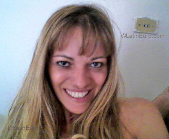 Date this attractive Brazil girl Silvia from SAO PAULO B2665