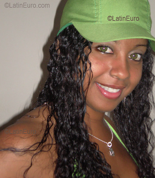 Date this voluptuous Brazil girl Veronica from SALVADOR B2718