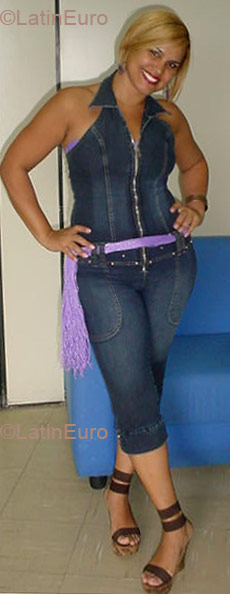 Date this hard body Brazil girl Penelope from SALVADOR B2935