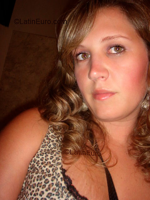 Date this tall Brazil girl Driele from INDAIATUBA B3070