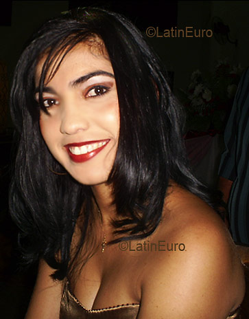 Date this attractive Brazil girl Narjara from  B3189