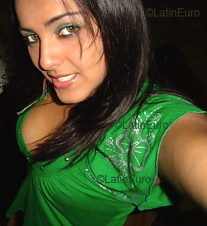 Date this hot Brazil girl Debora from  B3195