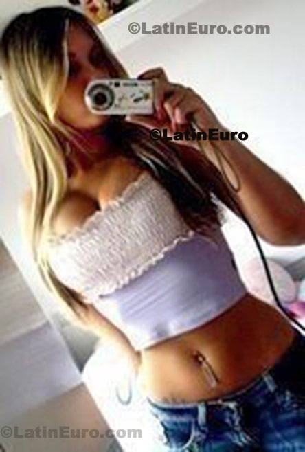 Date this happy Brazil girl Karyna from Pederneiras B322