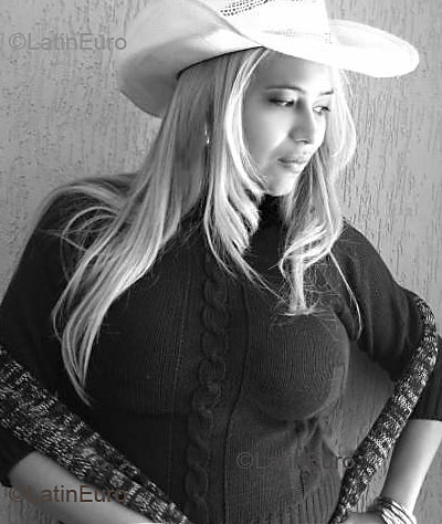 Date this voluptuous Brazil girl Adriana from GOIANIA B3243